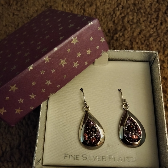 Earings - Picture 2 of 2